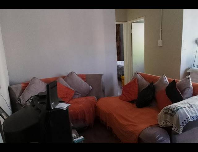 2 BEDROOM HOUSE FOR SALE IN THE HAGUE
